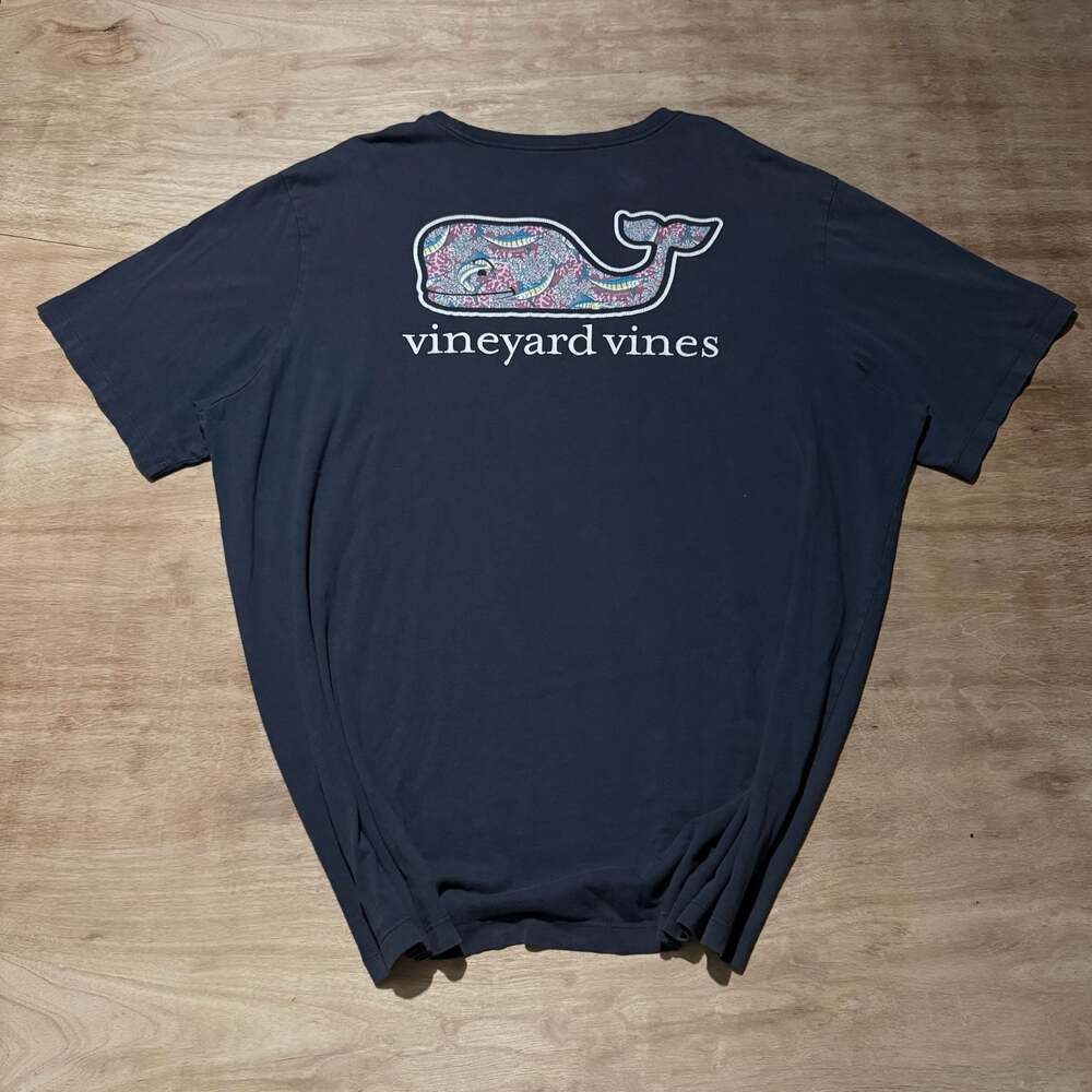 Vineyard Vines XL Navy Pocket T Shirt Marlin Whale Graphic Back Logo Preppy